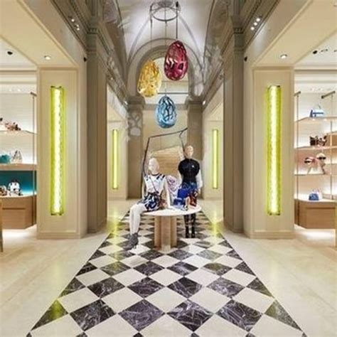 Louis Vuitton rinnova lo store di Firenze, tra arte e proposte 